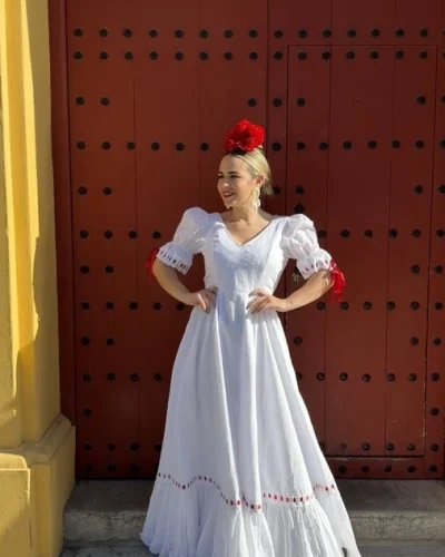 LBF Traje de flamenca Bata farolillo huelva perforada cinta. Talla 36