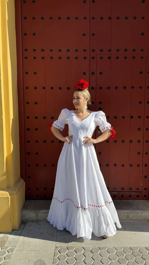 LBF Traje de flamenca Bata farolillo huelva perforada cinta. Talla 36
