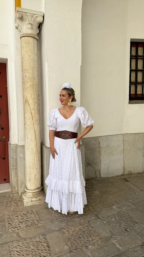 LBF Traje de flamenca Bata farol perforada. Talla 36 a 48