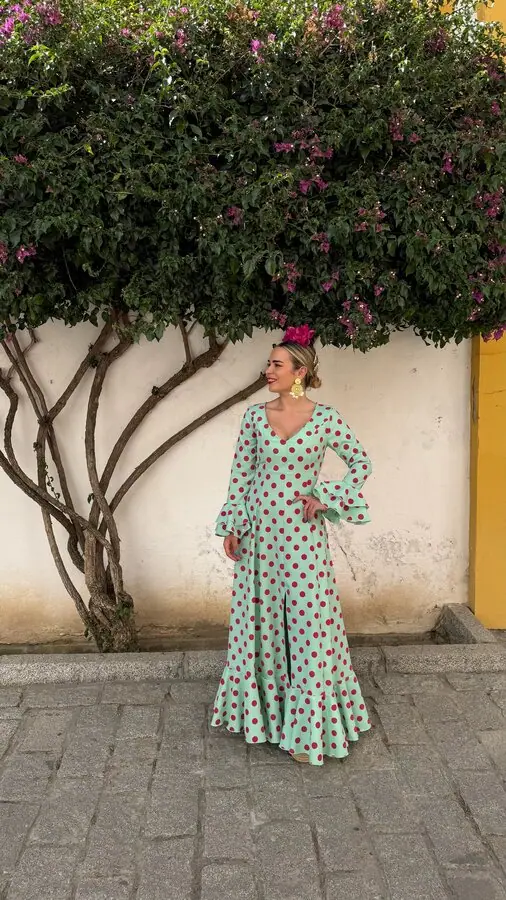 LBF Traje de flamenca bata flocada con raja. Varios colores y tallas disponibles
