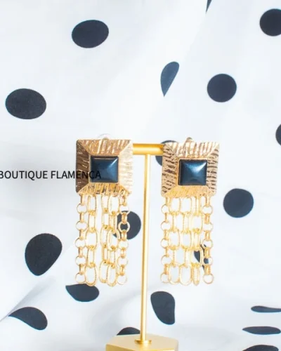 Pendientes vintage piedra negra con base dorada y cadenas