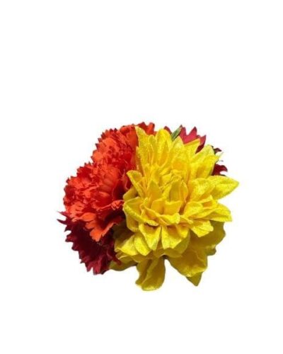 Ramillete de dalia amarilla y claveles naranja