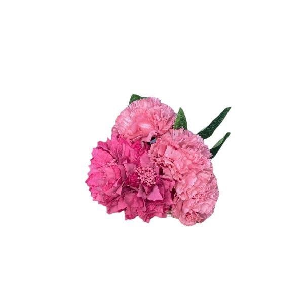 Ramillete de niña de claveles y amapolas rosas