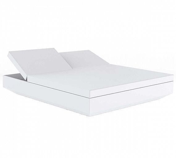 vondom-daybed-cuadrado-vela-reclinable-01.jpg